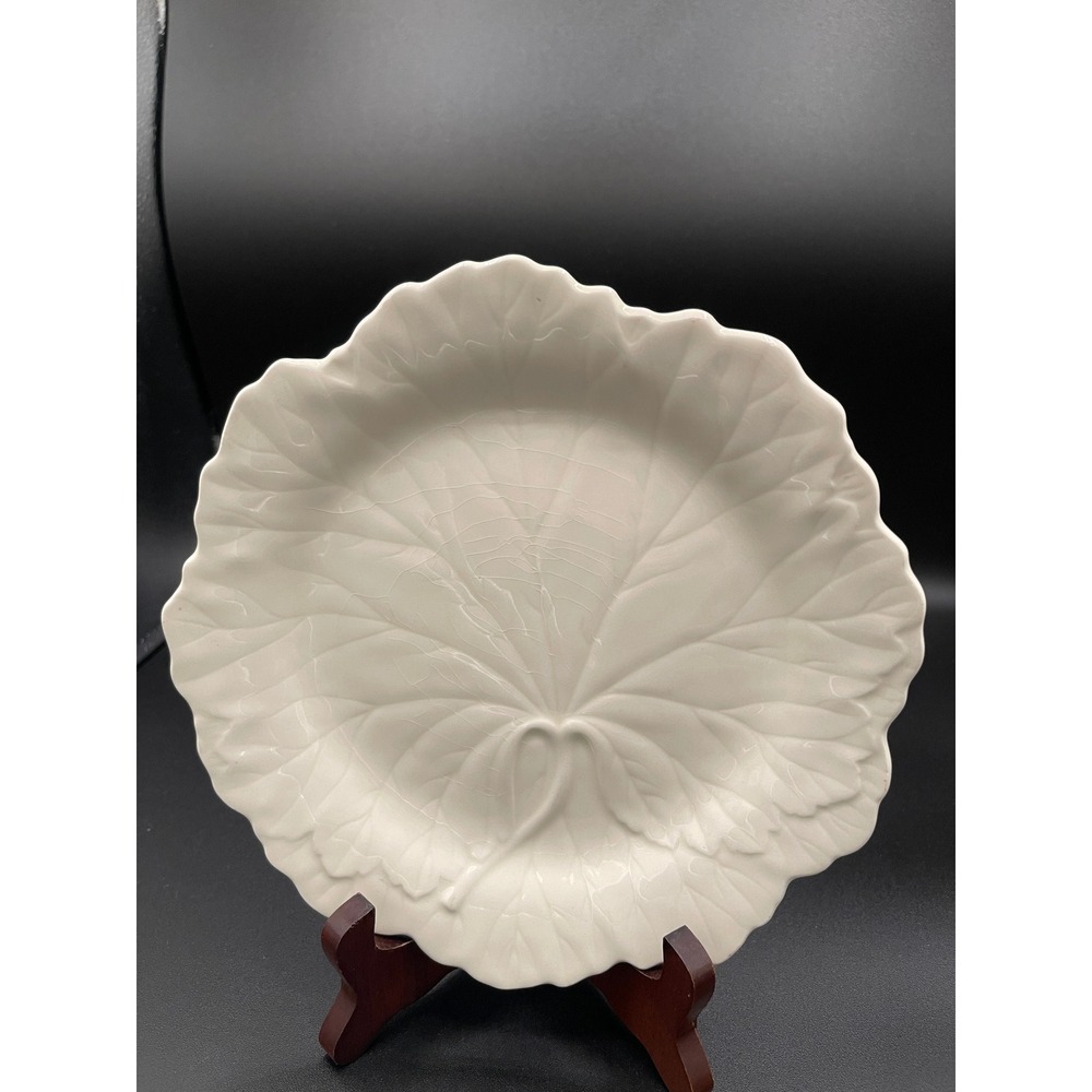 8 Wedgwood Etruria Barlaston Creamware Embossed Leaf Plate Scalloped Edge